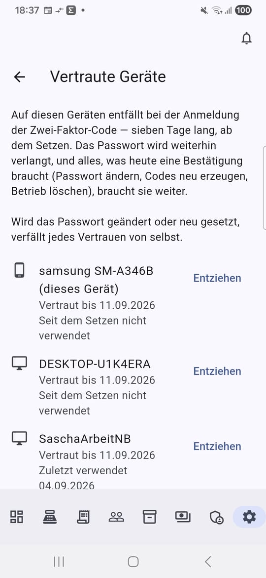 Die vertrauten Geräte am Telefon